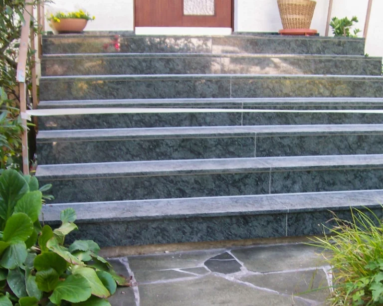 Beispiel Eingangsbereich mit rutschhemmendem Naturstein